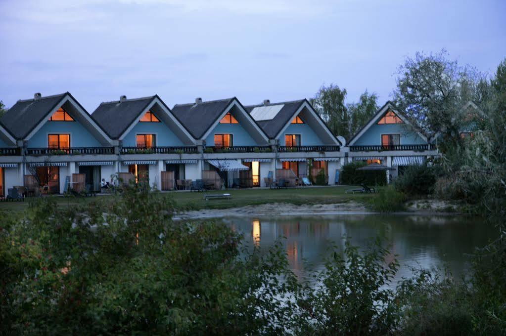 Hoteldorf Seepark Weiden Вайден-ам-Зе Экстерьер фото